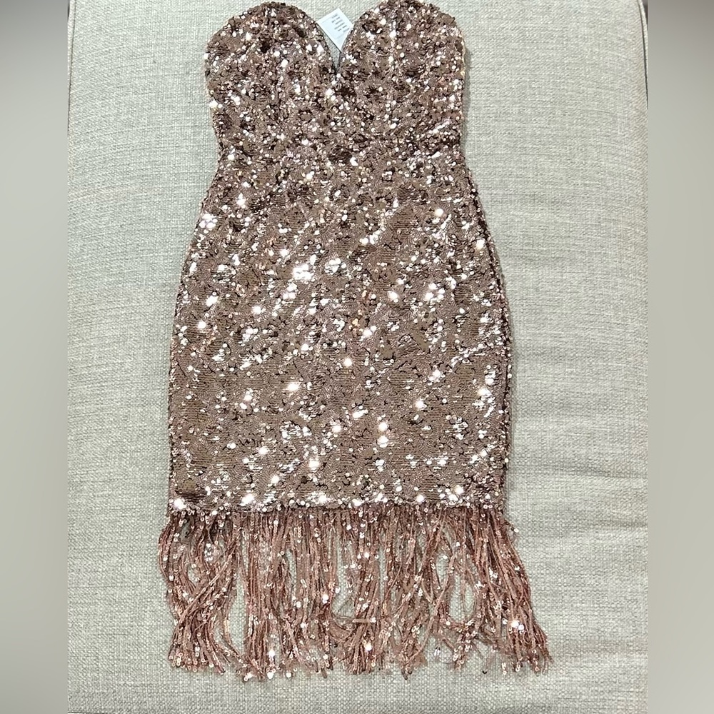NWT TFNC LONDON BEAUTIFUL ROSE GOLD SEQUIN DRESS